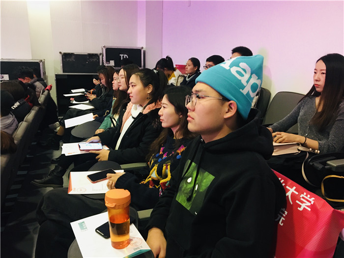 1574823012465368.jpg 参会学生2.jpg