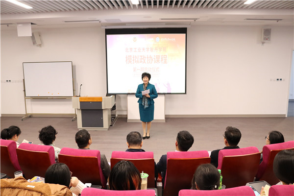 1604387338546522.jpg 1.人文学院李洁院长主持.JPG