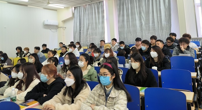 1678508056390038.jpg 4.学生听课.jpg