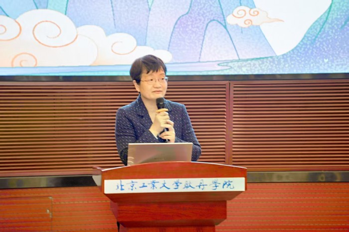 1742976735521095.jpg 图片5-特邀嘉宾刘梦教授现场开幕式致词.jpg