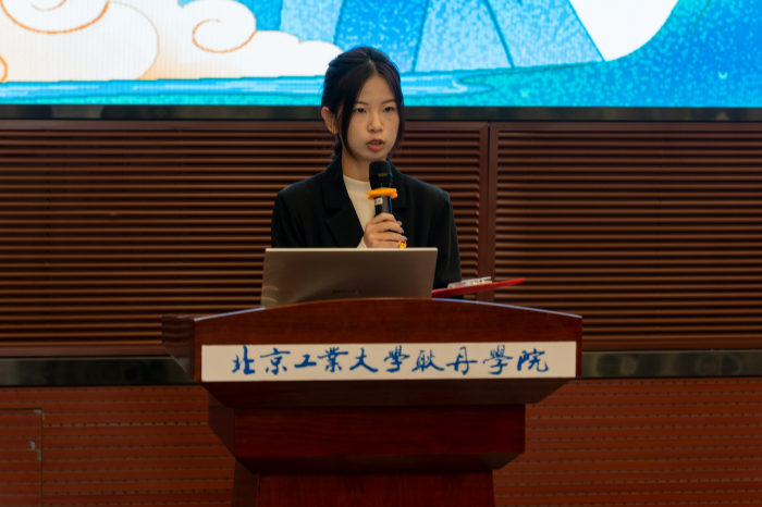 1742976821955903.png 图片9 魏嘉凝代表樱花社工实践团志愿者宣誓.png