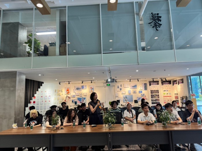 图16 教师互动交流.jpg