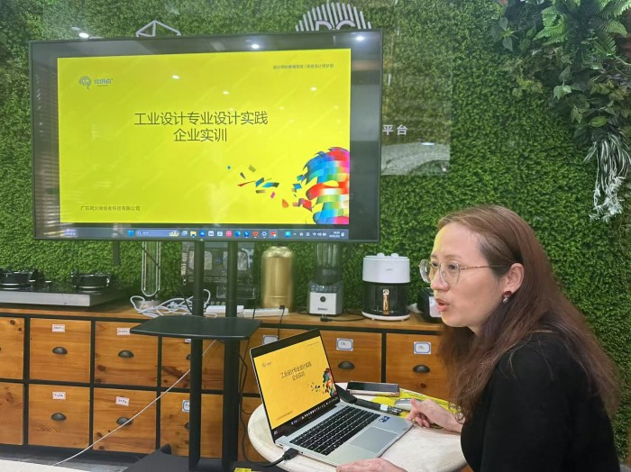 1752044937289355.jpg 图16 各领域导师讲座分享3.jpg