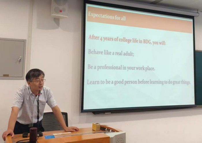 1752726254619244.jpg 1 教师寄语.jpg