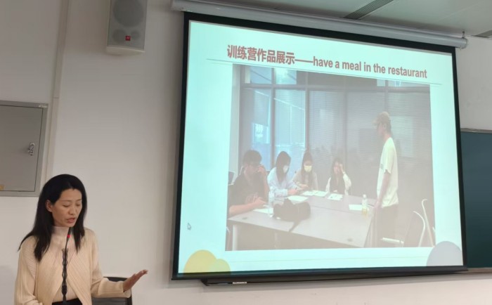 1752726265980030.jpg 3 教师讲评.jpg