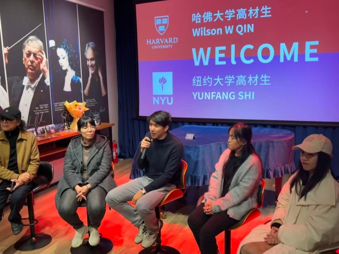 图3 秦博士分享哈佛大学学习经历.jpg