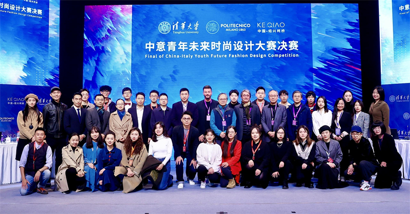 1638864649348327.jpg 评委及选手合照.JPG