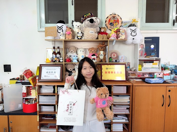 1742220924679270.jpg 印尼女孩.jpg
