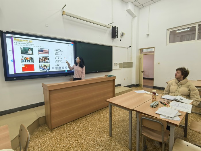 1742221663994991.jpg 汉语课.jpg