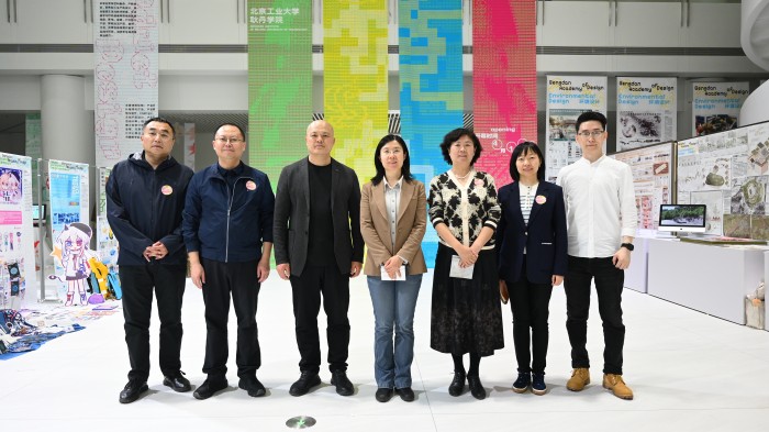 顺义区宣传部长、牛栏山镇领导等与学校领导于开幕式现场合影.jpg